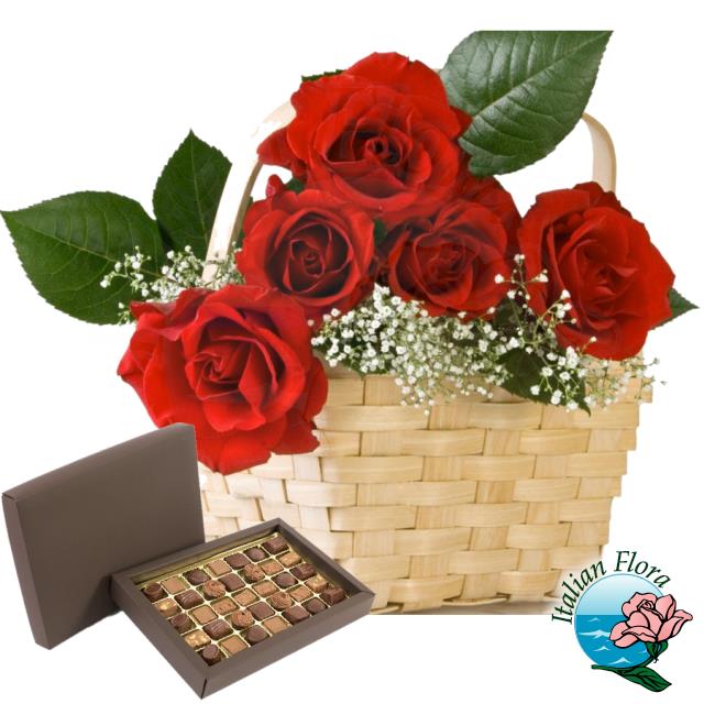 Cestino di rose rosse con cioccolatini